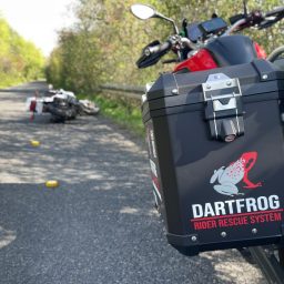 DRRS Absichern der Unfallstelle Unfallstelle wird mit einem Motorrad abgesichert