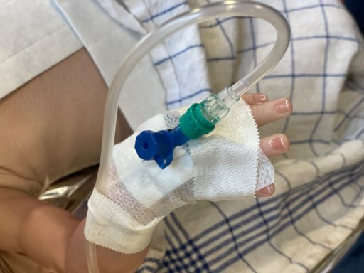 ein Intravenöser Zugang bei einem Kleinkind