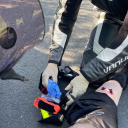 DRRS MEDIPACK 2 Ein Motorradfahrer verwendet das DRRS Medipack