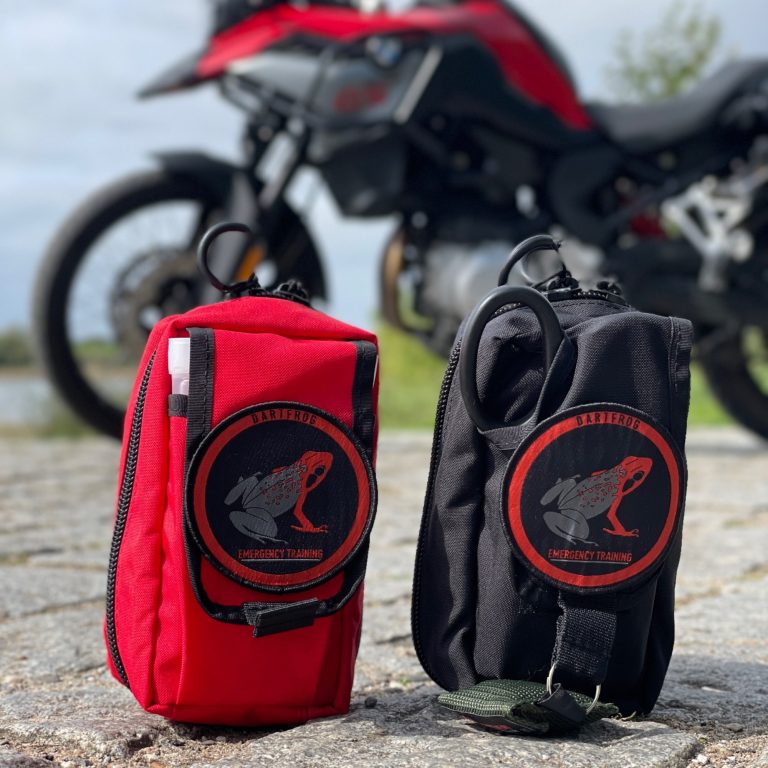 Notfallausrüstung für praxisnahes Erste Hilfe Training für Motorradfahrer